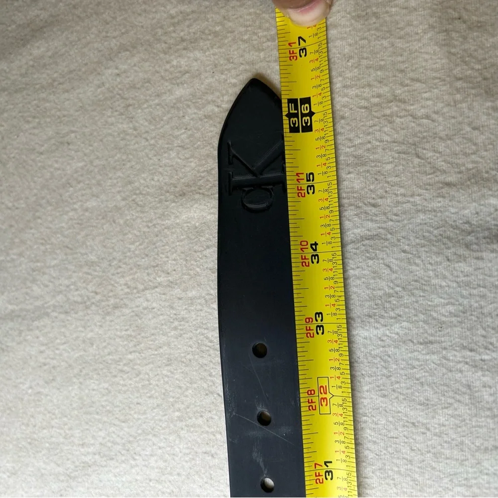 Calvin Klein Jeans Men’s molded‎ rubber black Belt Size M